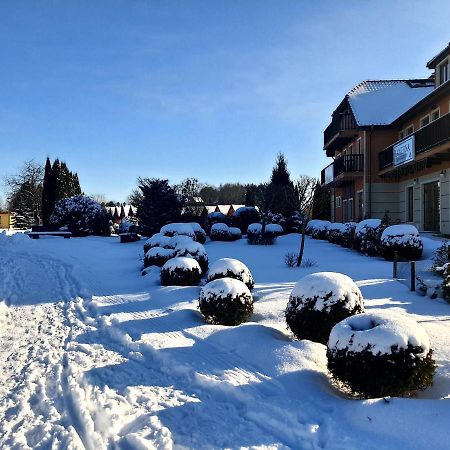 Hotel Sloneczny Brzeg Biskupiec  Bagian luar foto