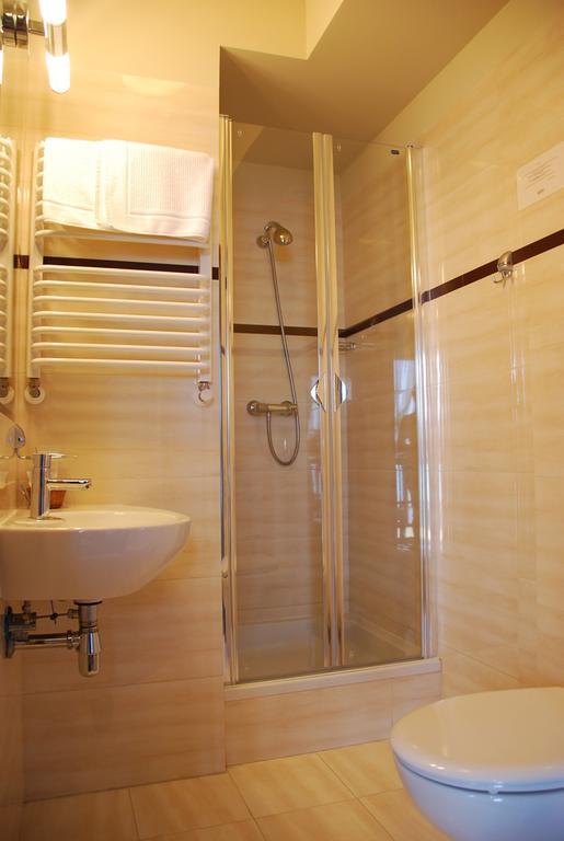 Hotel Sloneczny Brzeg Biskupiec  Ruang foto