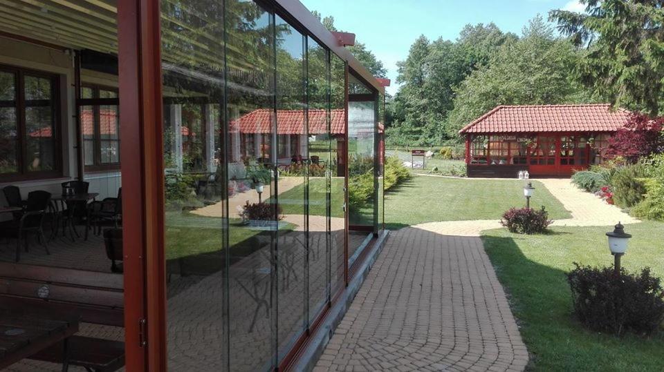 Hotel Sloneczny Brzeg Biskupiec  Bagian luar foto
