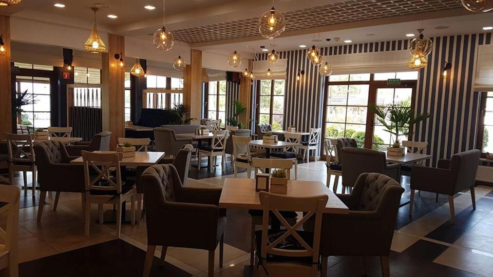 Hotel Sloneczny Brzeg Biskupiec  Bagian luar foto