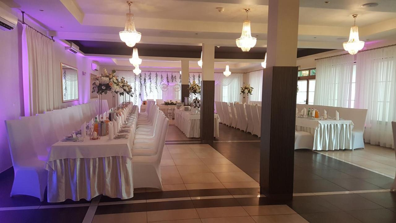 Hotel Sloneczny Brzeg Biskupiec  Bagian luar foto